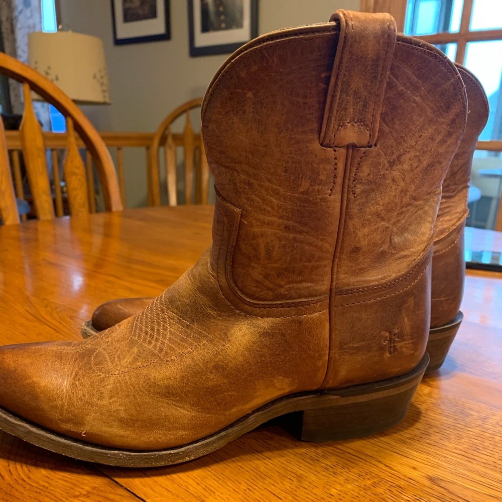 Frye short cowgirl boots